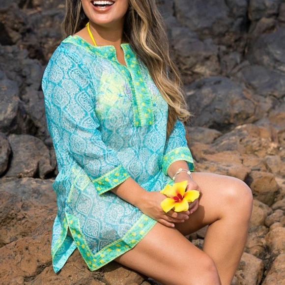 Gretchen Scott  100% Silk Light Blue V-Neck Tunic Top Size Small - Picture 2 of 4